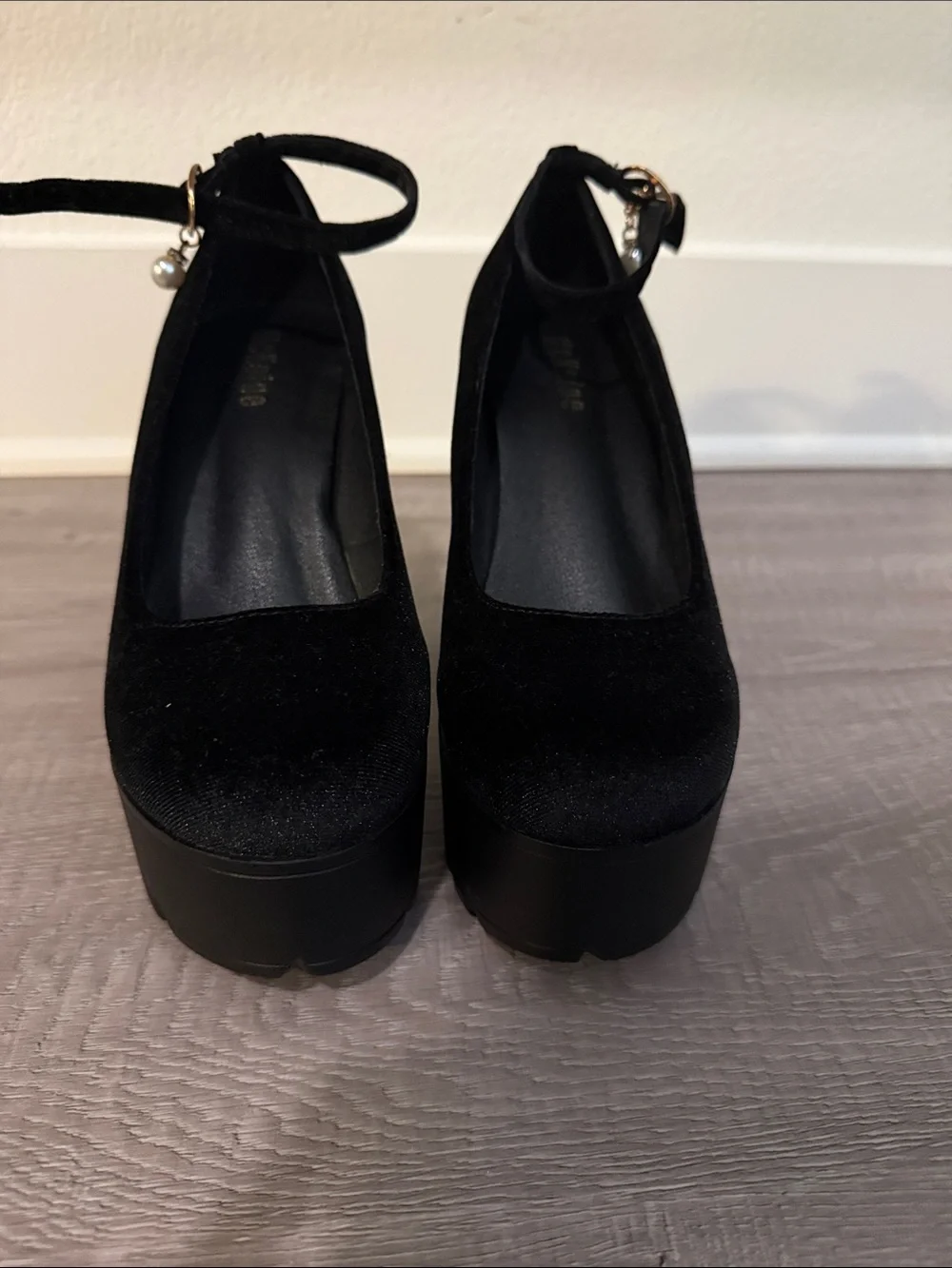 Chunky Platform Mary Jane Heels in Black